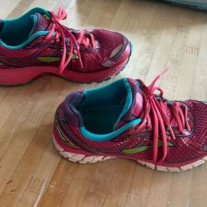 Brooks Adrenaline size 8 women’s